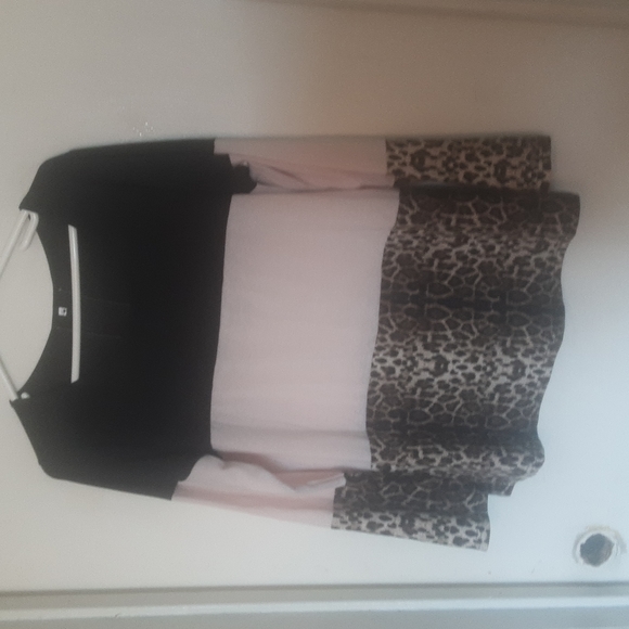 Cute Unbranded Color Block Animal Print Crochet Detail Top Sz L - Picture 1 of 4